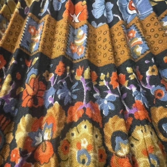 ELISSA OF CALIFORNIA PLEATED FLORAL SKATER SKIRT DARK GREEN - Picture 12 of 14